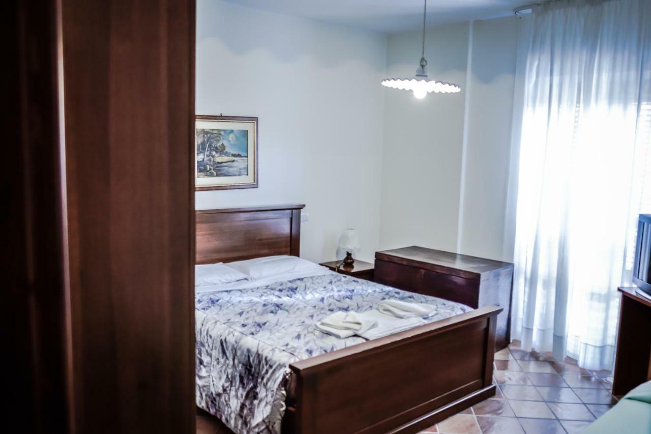 Gasthaus "La Grancia" Country House Treia Exterior foto