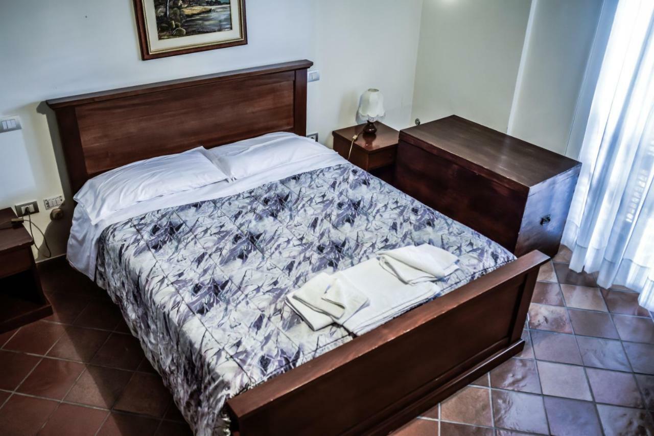 Gasthaus "La Grancia" Country House Treia Exterior foto