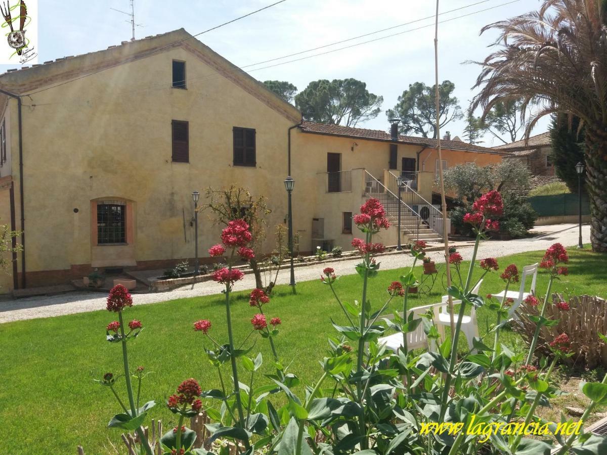 Gasthaus "La Grancia" Country House Treia Exterior foto