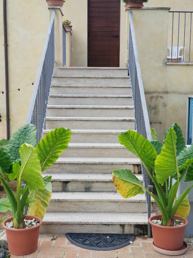 Gasthaus "La Grancia" Country House Treia Exterior foto